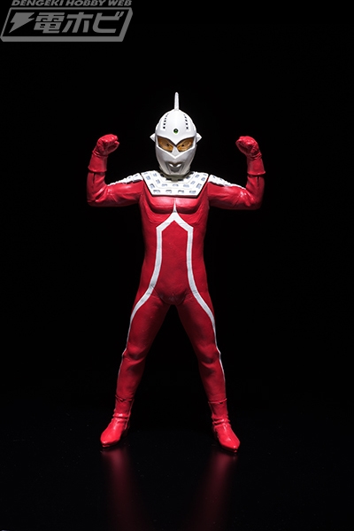 ウルトラセブン』がJAL限定カラーで参上！25センチのビッグサイズで