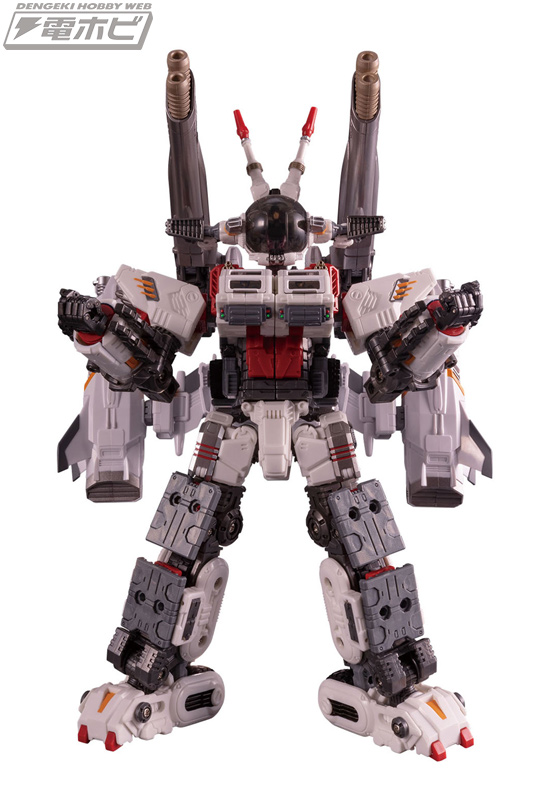 3機のメカが集合合体！ダイアクロン女性隊員専用機、ストライク