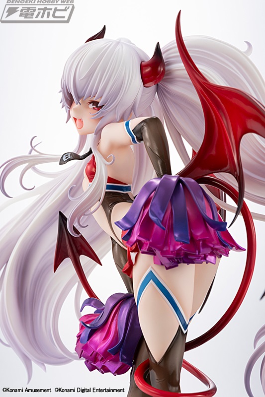 大胆なポーズと衣装にドキドキ！『ボンバーガール』のブロッカー