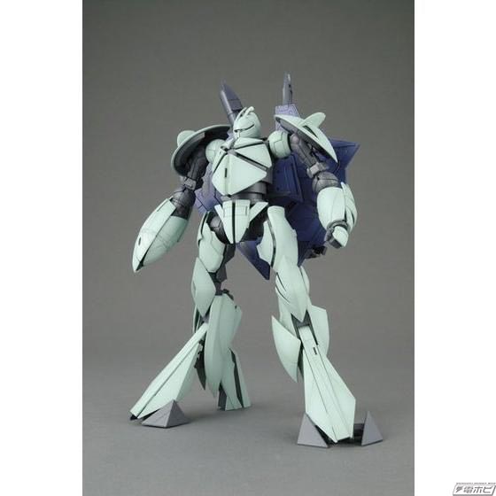 ∀ガンダム』のガンプラ「MG ターンエーガンダム」と「MG ターンX」の