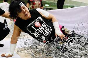 オカダ・カズチカ、ダニエルソンに無念のギブアップ負け…レイン