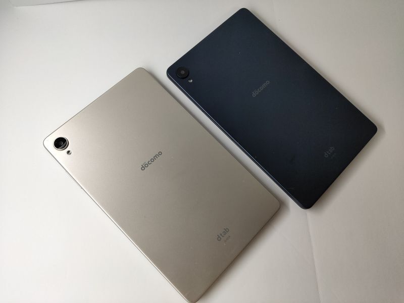 NTTドコモ d－42A dtab Compact モックアップ 2色