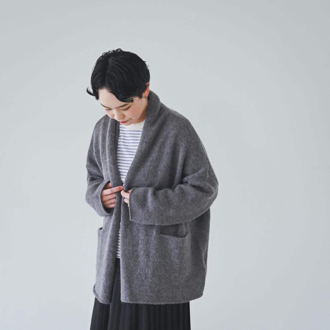 着用レビュー】アルパカ混のふんわりカーディガンを、身長違いの3名の