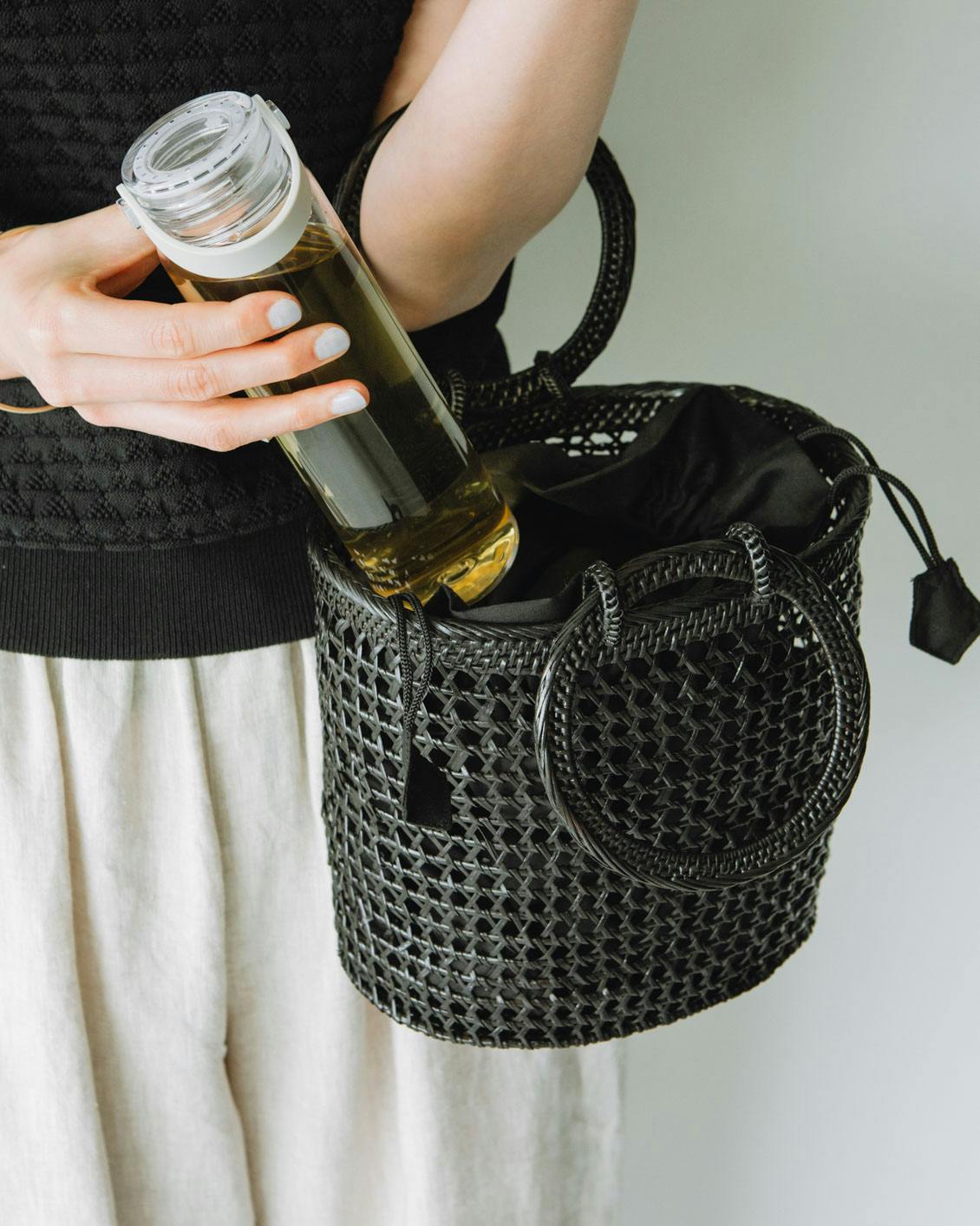 hinthint / アタ素材の透かし編みカゴバッグ - 北欧、暮らしの道具店