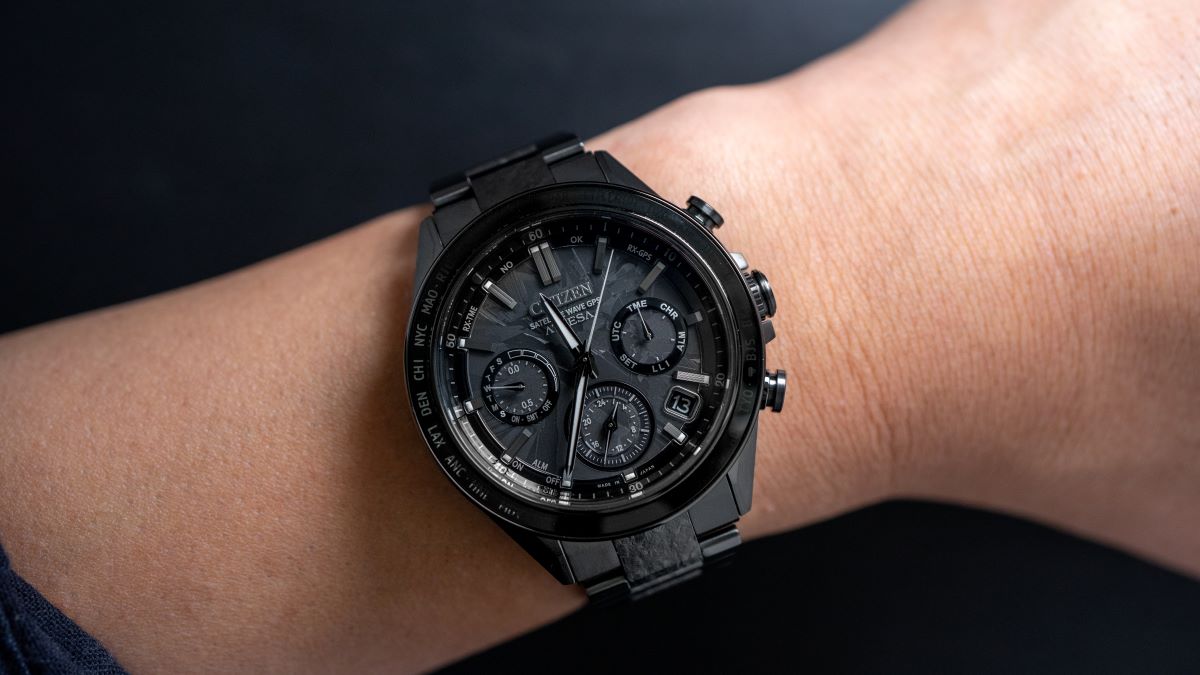 シチズン アテッサ CC4055-65E】ブラックチタンとサファイアベゼルの