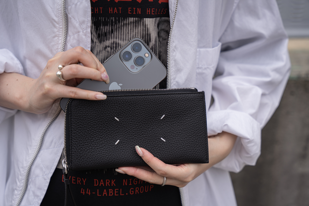 メゾンマルジェラのフォンポーチ&ウォレット | HUES 福岡セレクトショップ