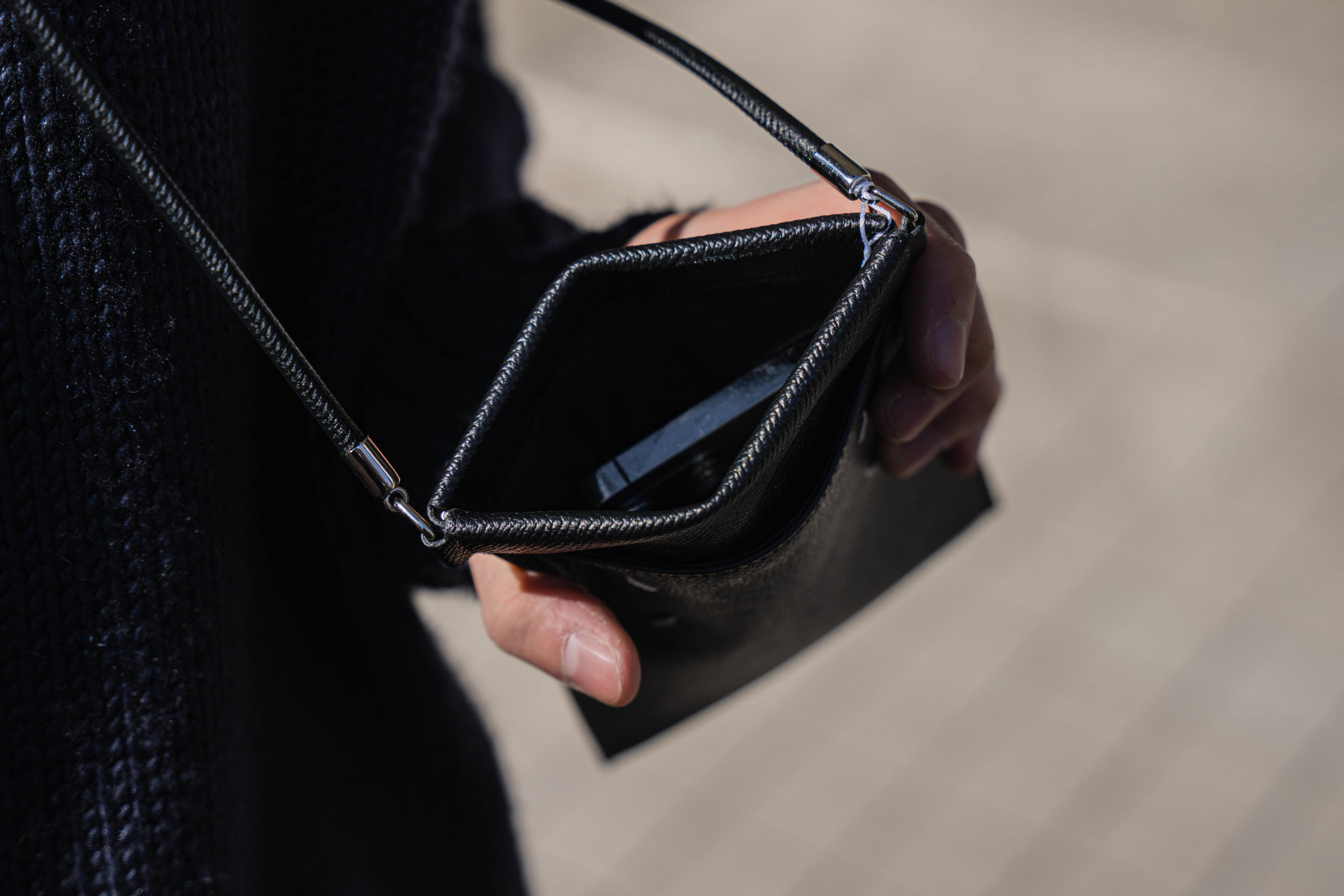 メゾンマルジェラのレザードキュメントホルダー | HUES 福岡セレクト