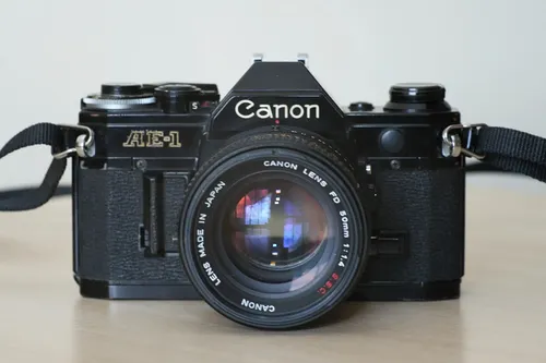 Câmera Analógica Canon Ae1 + Lente Canon Fd 50mm F1.4 Preto