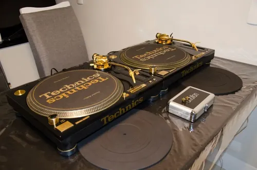 Technics Sl 1200 Gold Limited Edition (par) Preta E Gold