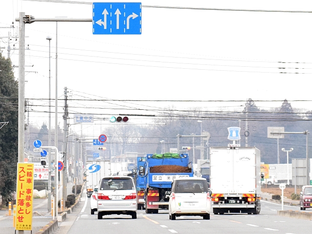 進行方向別通行区分 道路標識写真 規制標識 327の7