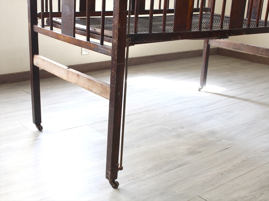 イギリスアンティーク ベビーベッド 折り畳み式 W123×H99×D64cm