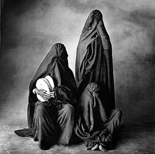アート・デザイン・音楽 Worlds in a Small Room by Irving Penn