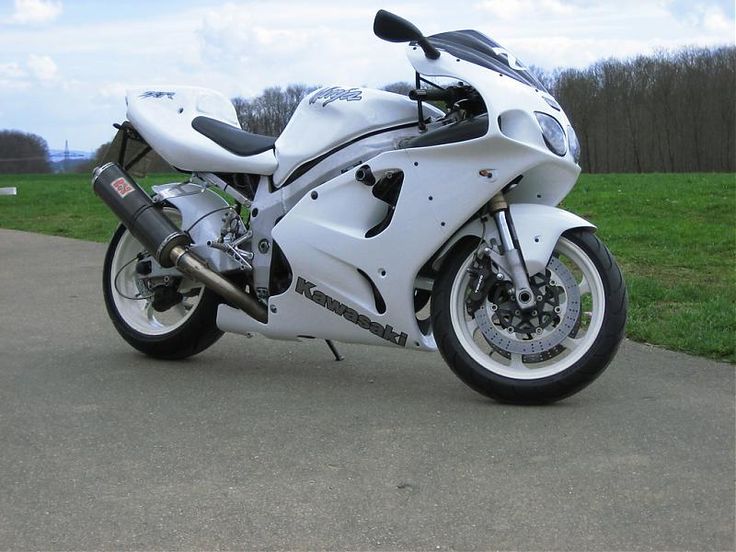 White ZX7R