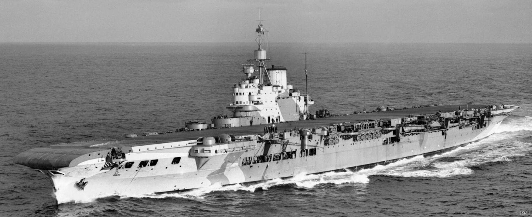 British carrier HMS Victorious underway [1752x716] : r/WarshipPorn