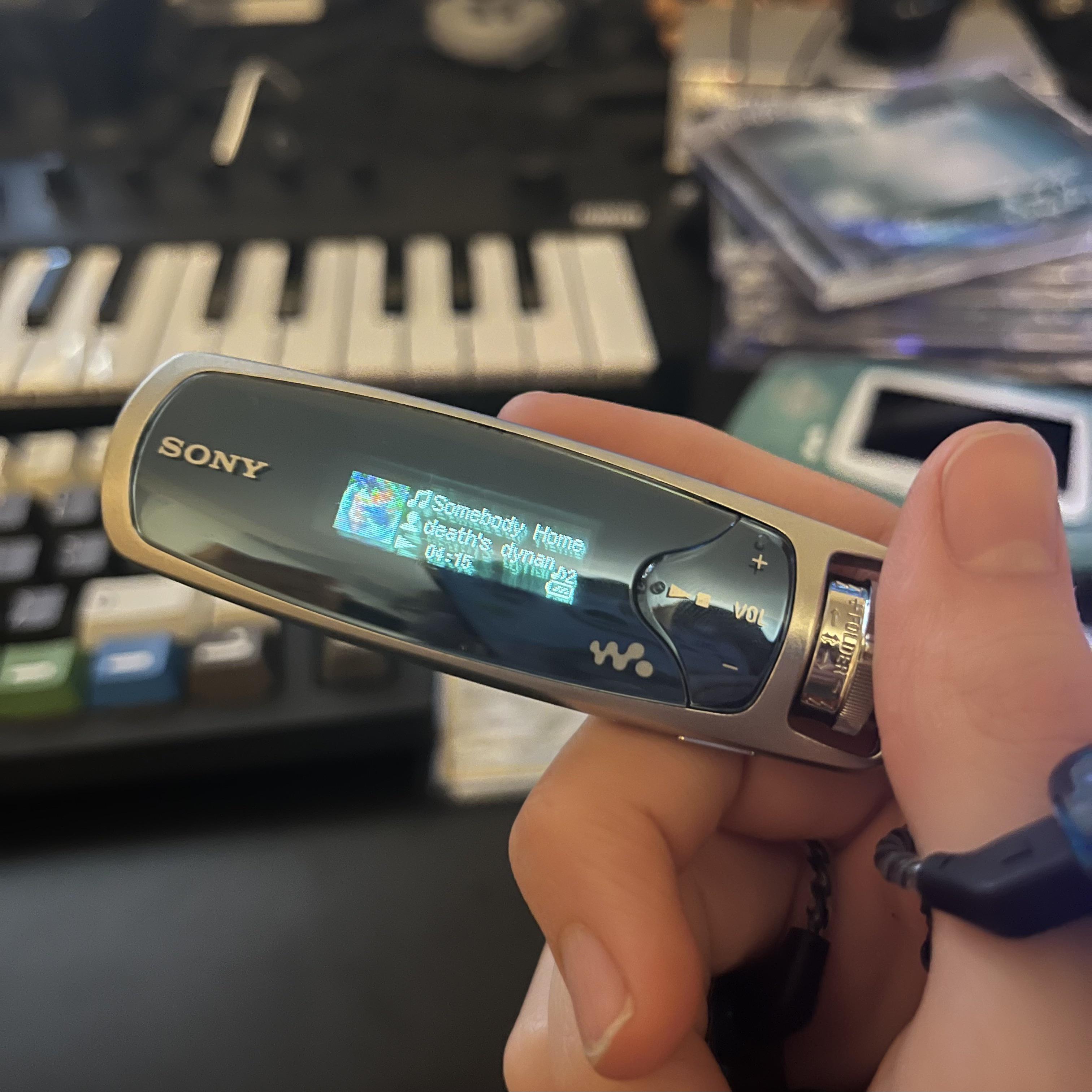 NW-S603) Mom thought it was something else…😅 : r/walkman