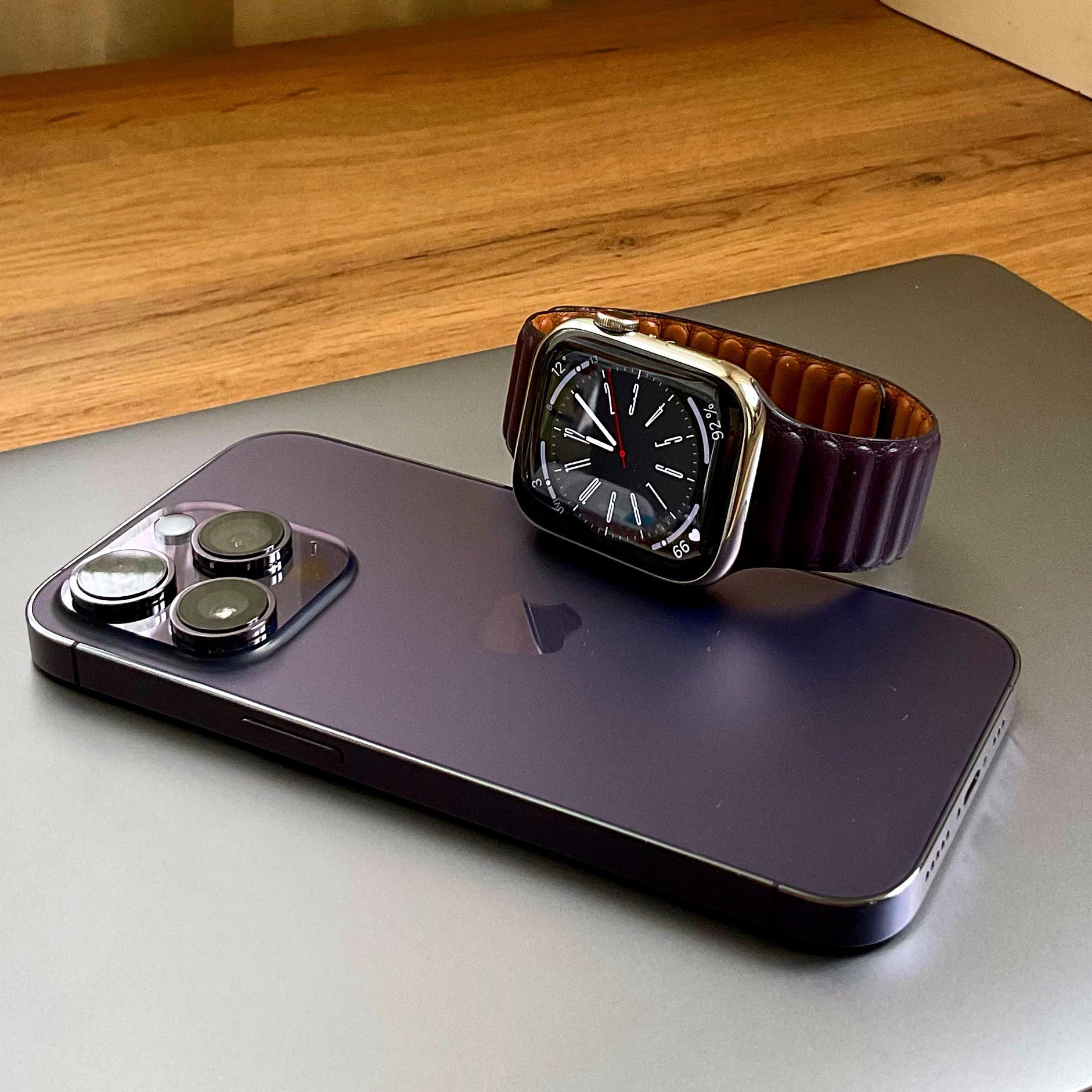 2  hotties - iPhone 14 Pro Apple Watch Series 8🔥🔥🔥🔥 : r