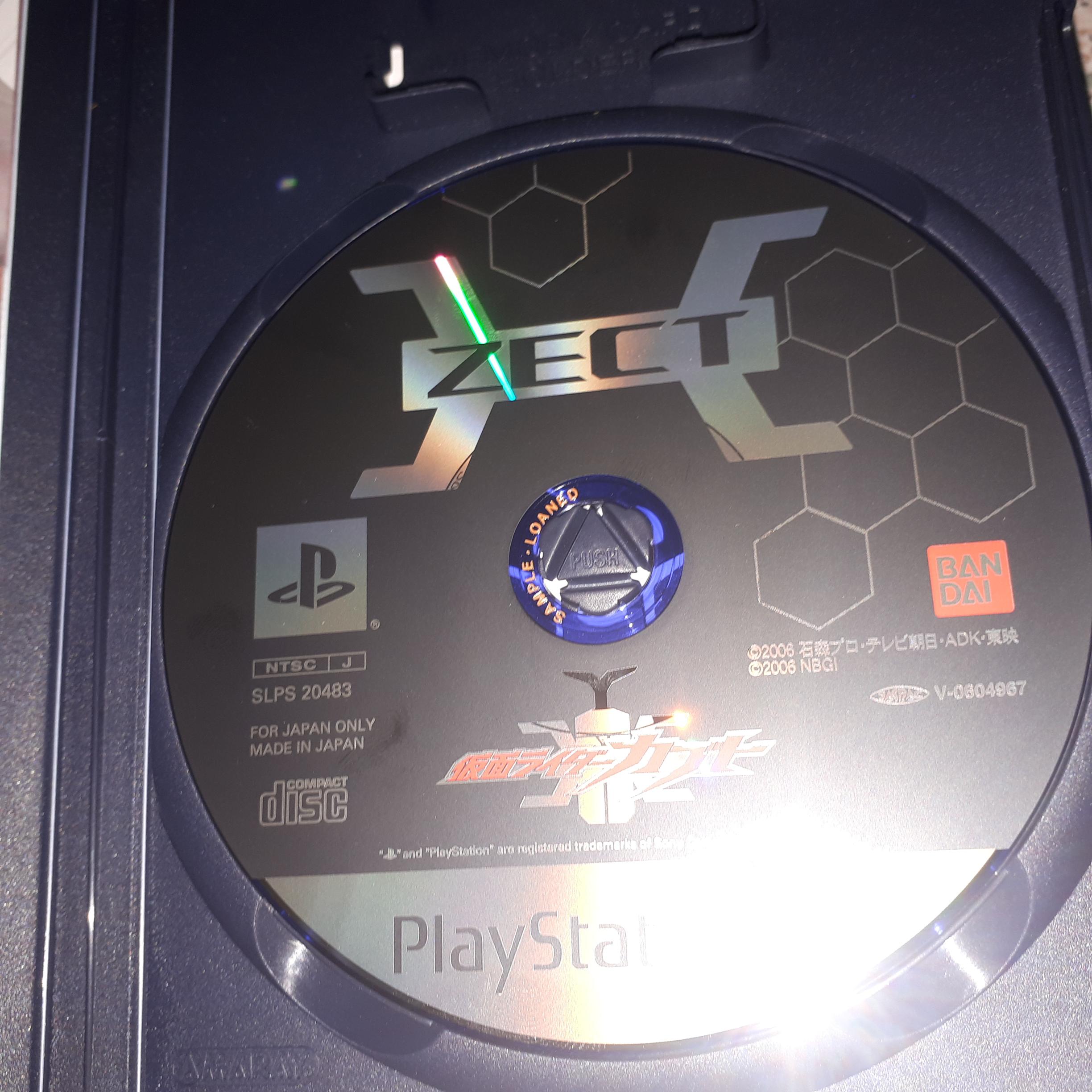 日本から注文したPS2ゲーム（仮面ライダーカブト）は、紫色のディスク