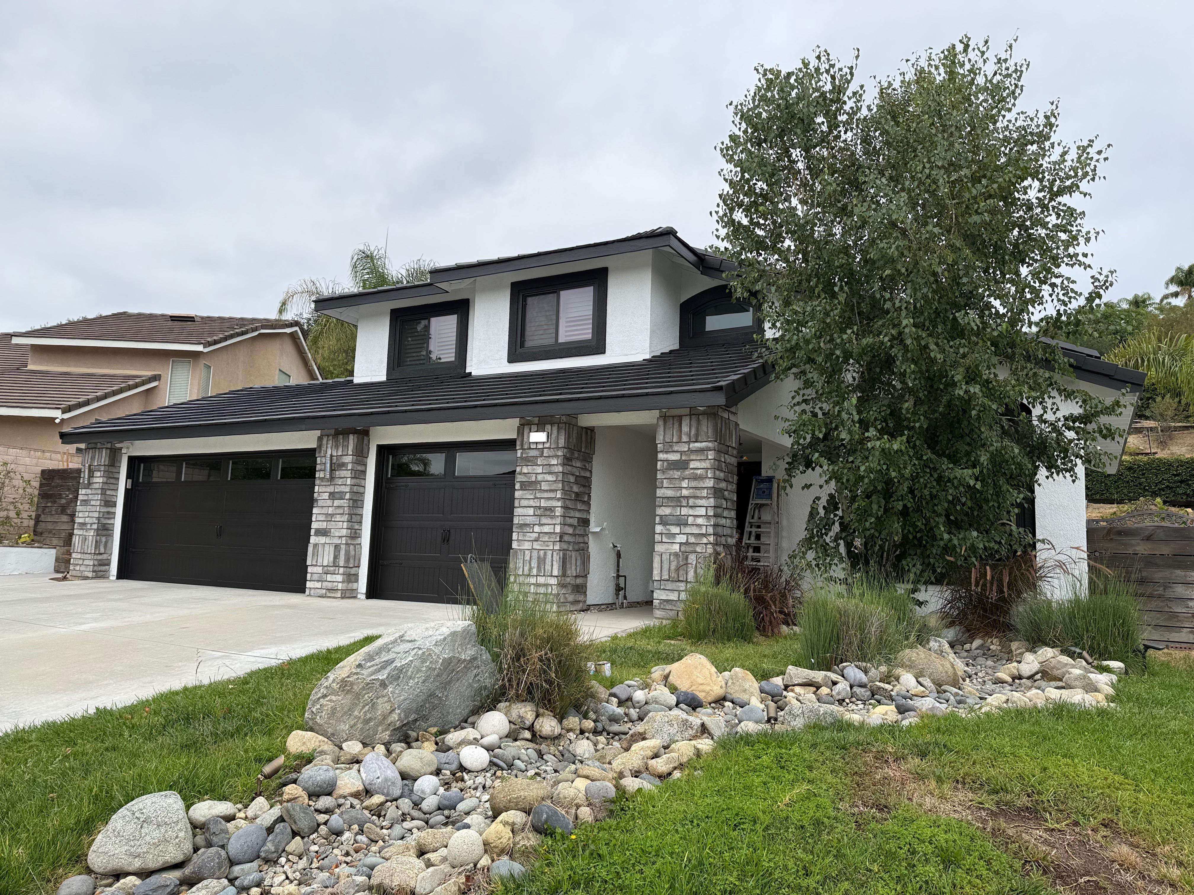 Black pop outs too much? : r/HomeDecorating