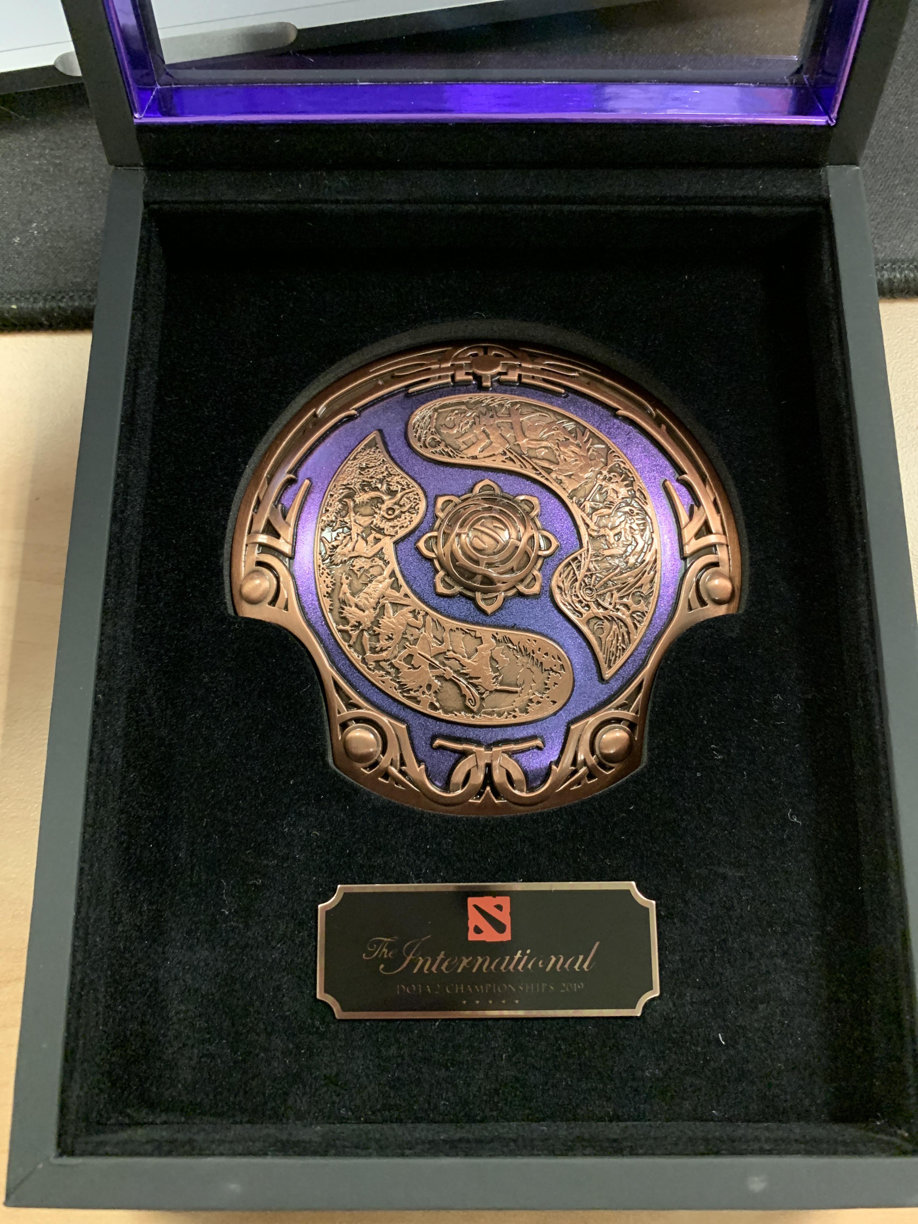2019 Collectors Aegis has arrived. Quality very good!!! : r/DotA2