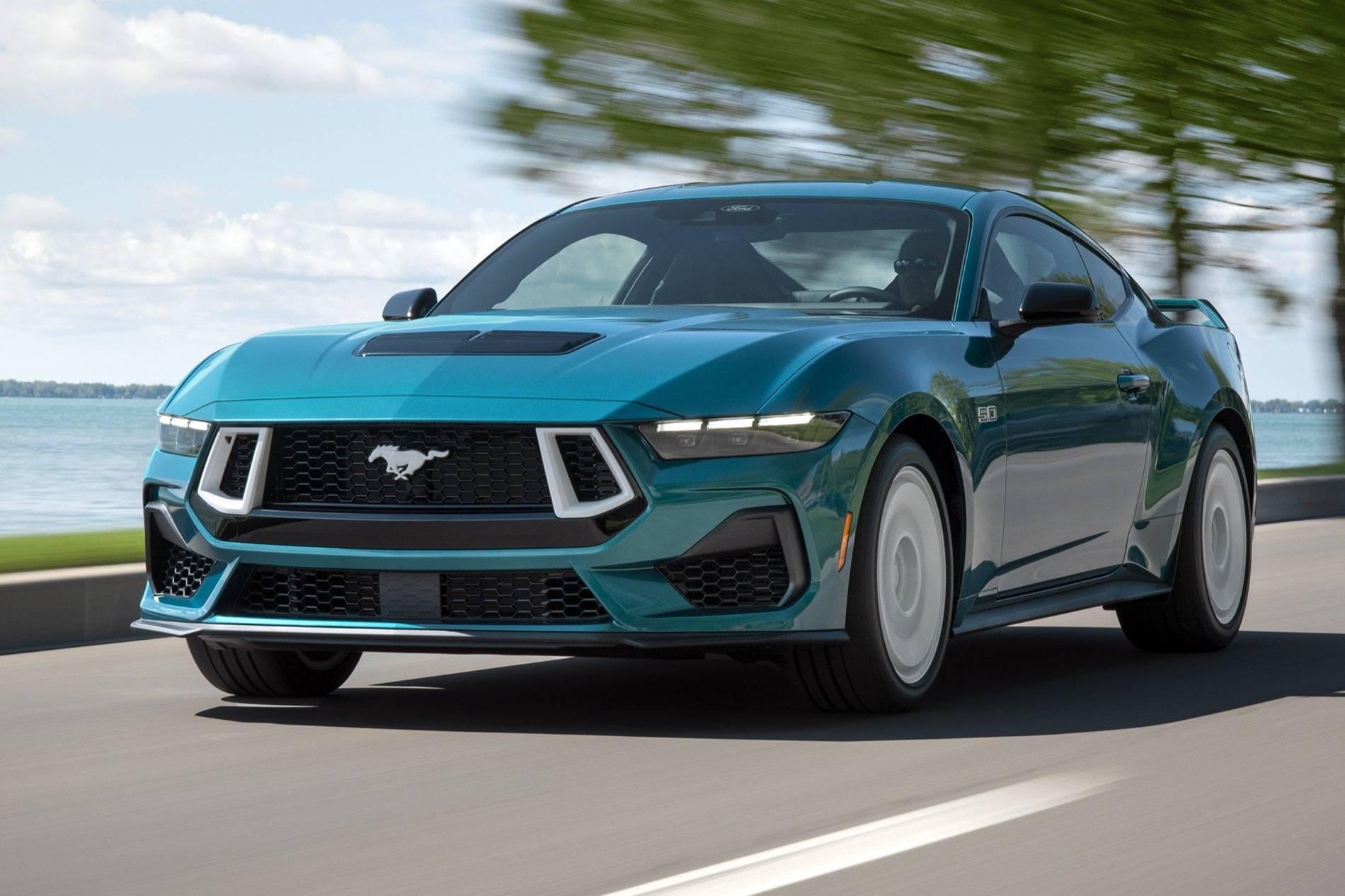 新型2026年型マスタングには、オレンジフューリーメタリックとアドリア