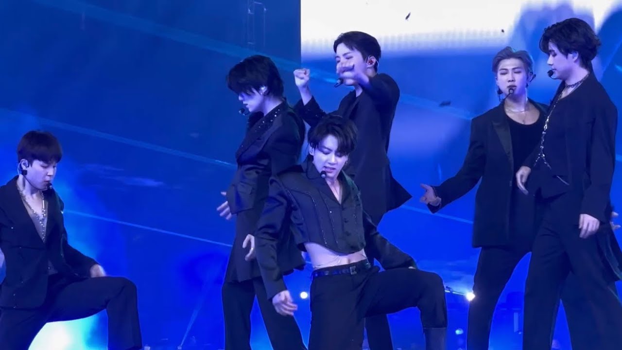 4K] 220408 Black Swan BTS Fancam Permission to Dance PTD On Stage