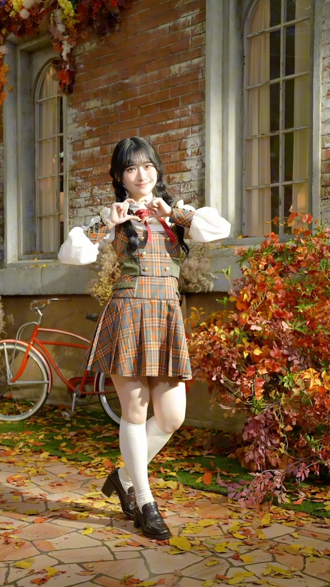 ラブソングに襲われる 」歌唱衣装 全身 DANCE ver.🐺🤎 #イコールラブ