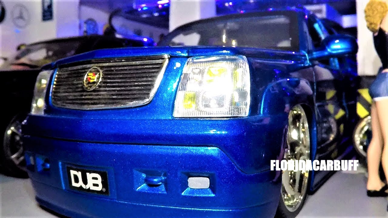 1:18 Cadillac Escalade EXT DUB City Unbox Review and Comparison
