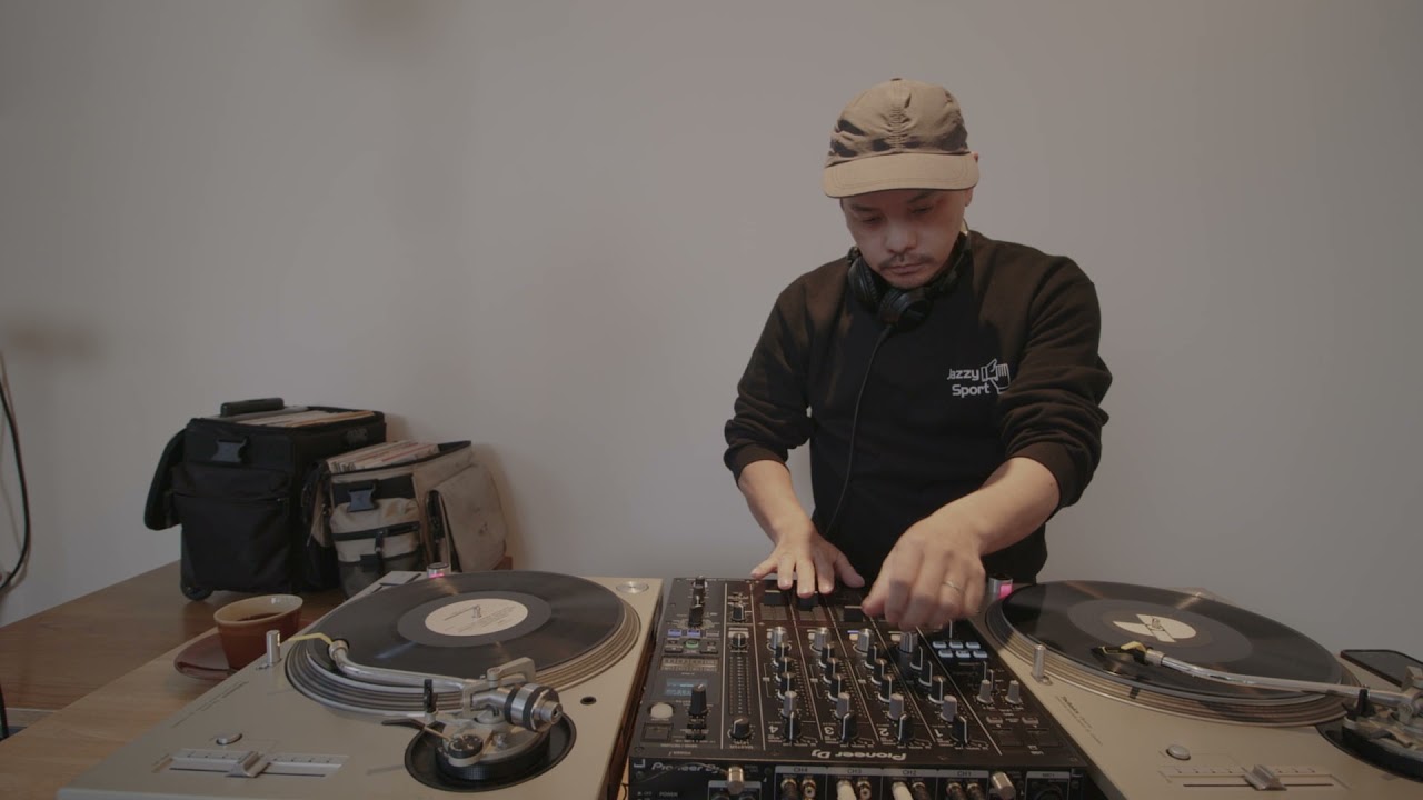 DJ Mitsu the Beats「Music Mistletoe」 - YouTube