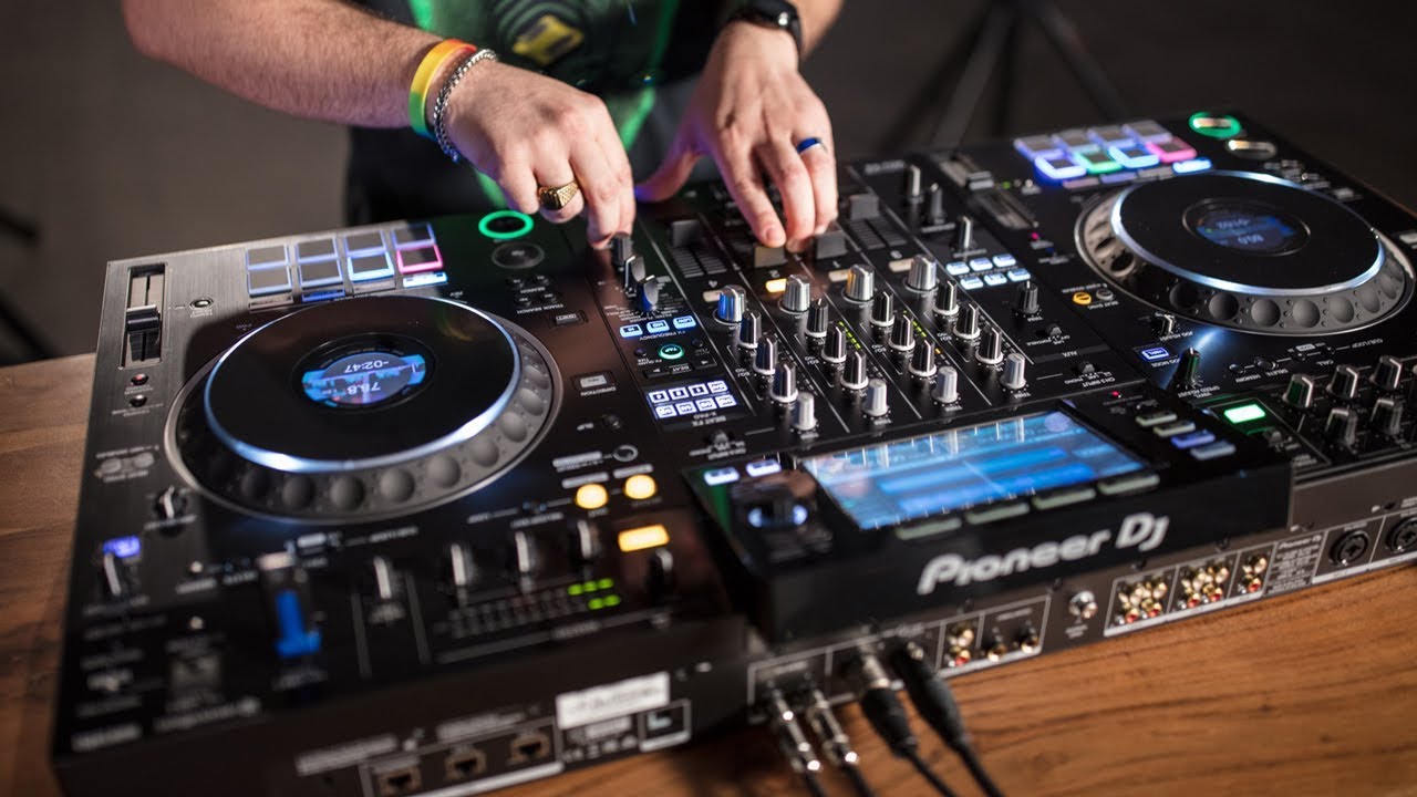 Pioneer DJ XDJ-XZ 4-Channel Standalone Controller for rekordbox dj