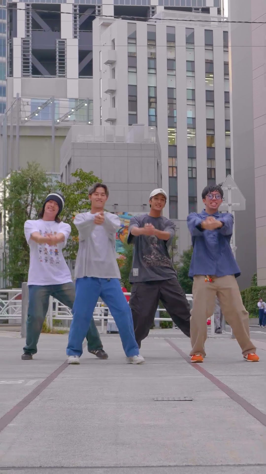 スピッツ / 空も飛べるはず - YouTube