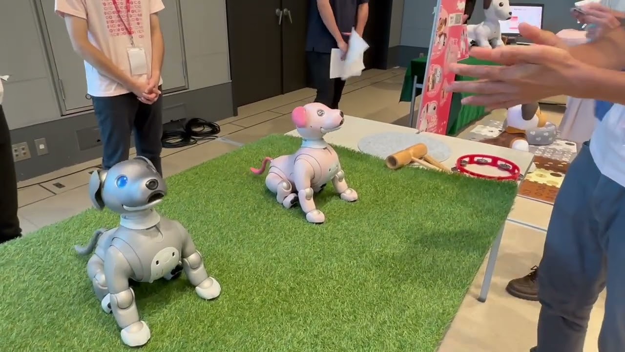 ソニー【初公開】手拍子に合わせて踊るaibo Unveiled for the first