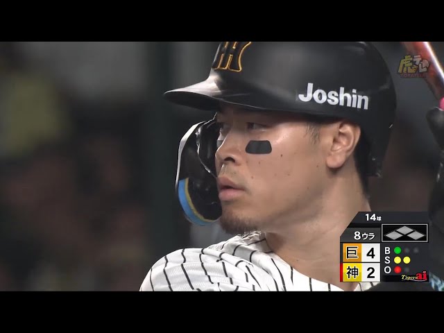 Two consecutive hits] Bottom of the 8th inning, #TeruakiSato hits