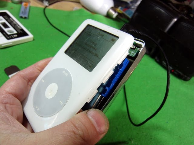 メルカリで買ったジャンクなiPod classic20Gを分解してみた - YouTube