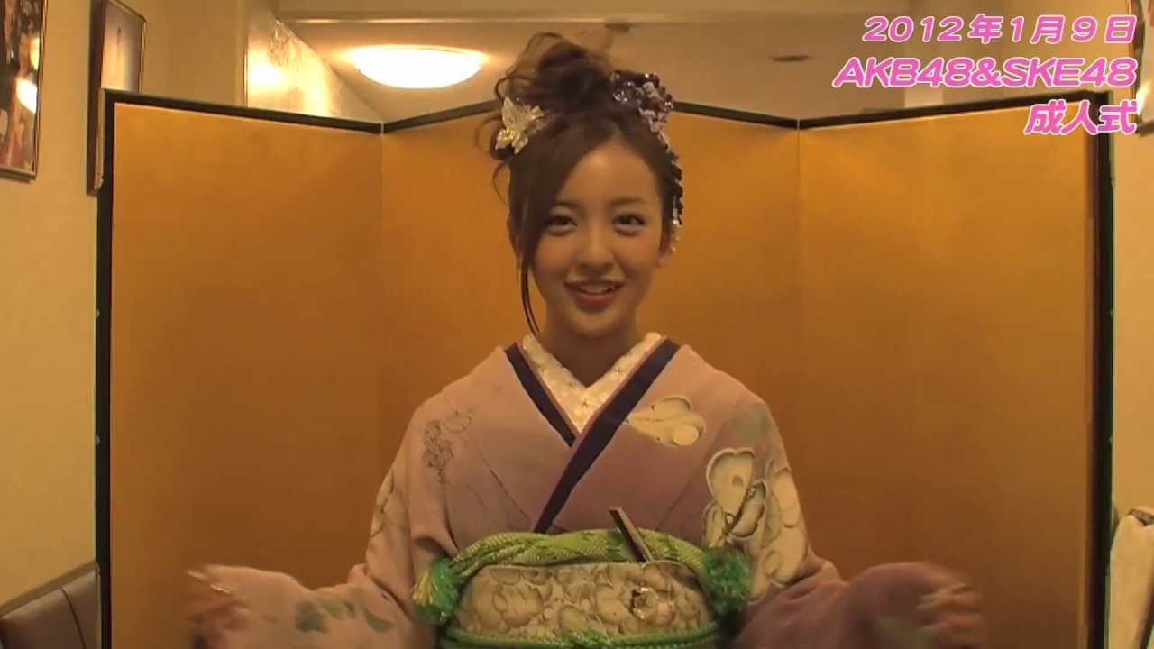 板野友美・河西智美 新成人の意気込み - YouTube