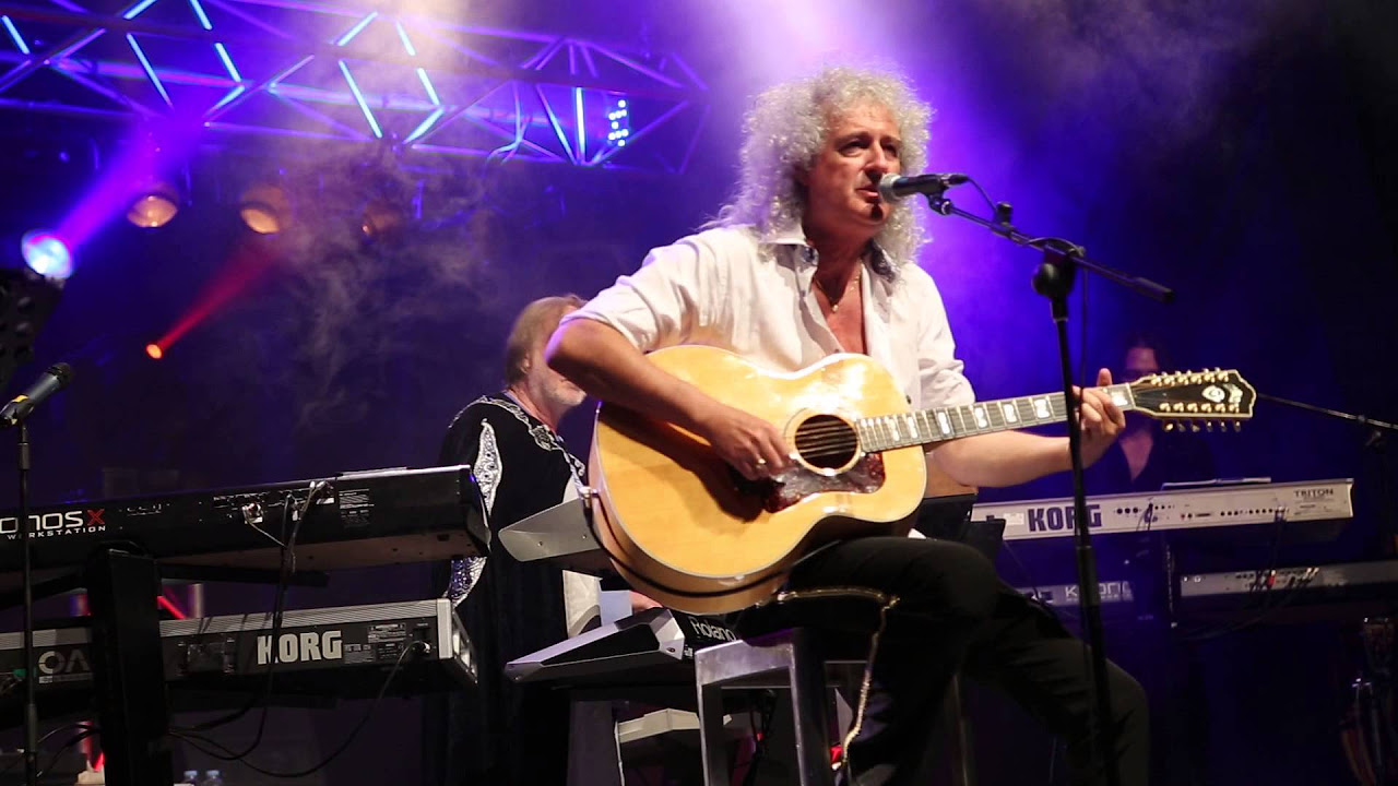 Brian May plays Queen's '39' at the 2014 Starmus Festival - YouTube