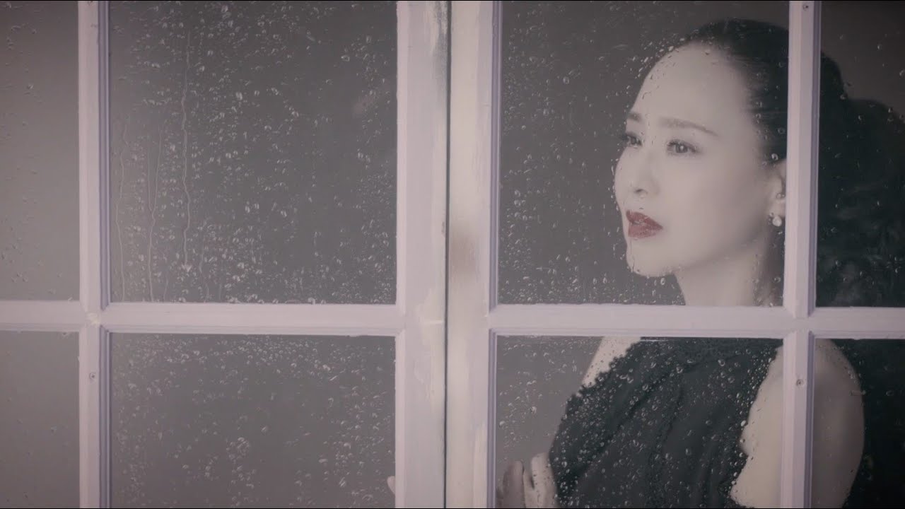 松田聖子 / 瞳はダイアモンド〜Diamond Eyes〜 - YouTube