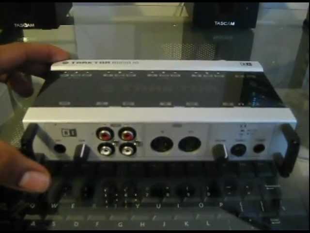 Native Instruments Traktor Scratch Pro 2 & Audio 10 DJ Interface