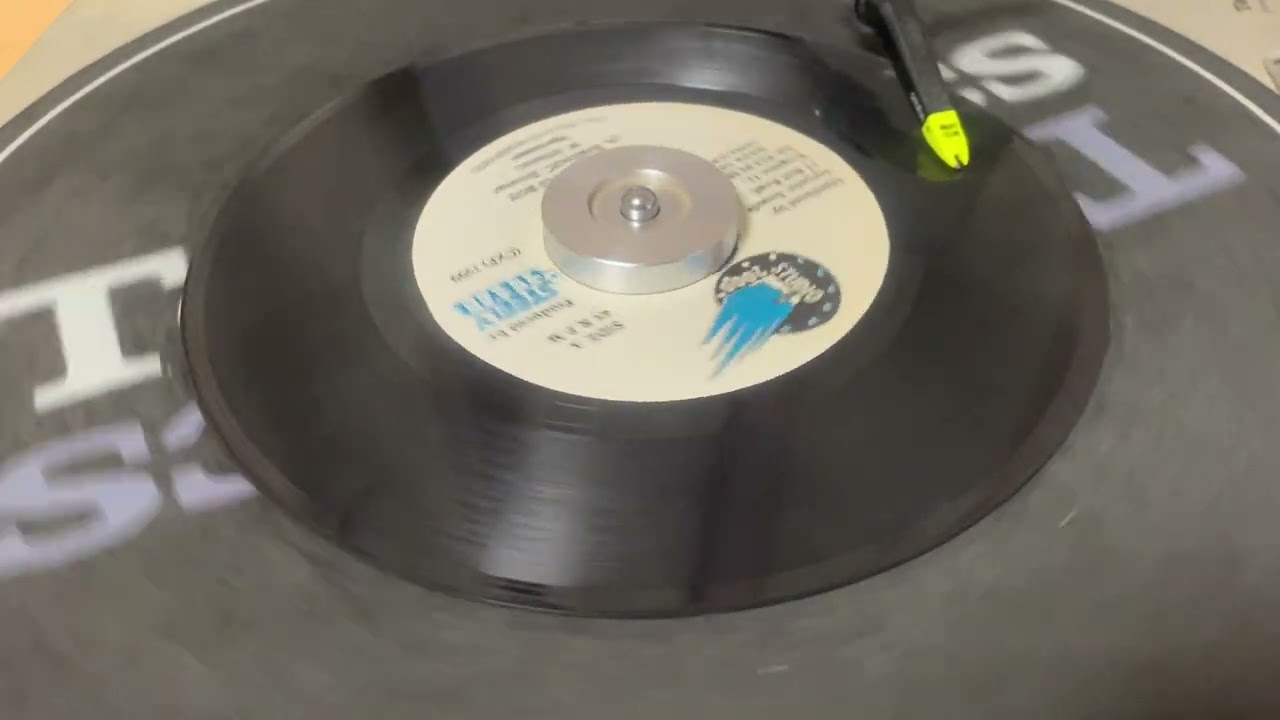 Buccaneer & Lukie D - Jugglin' Anthem - YouTube