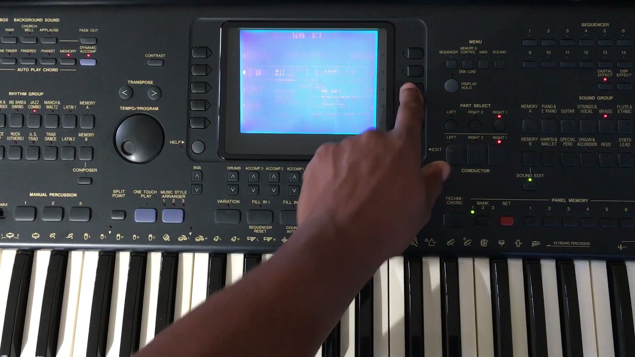 Kris Nicholson Explains synthesizer features on the Technics KN