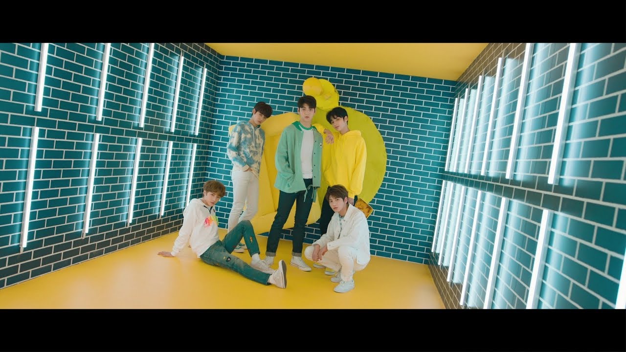 TXT (투모로우바이투게더) '어느날 머리에서 뿔이 자랐다 (CROWN