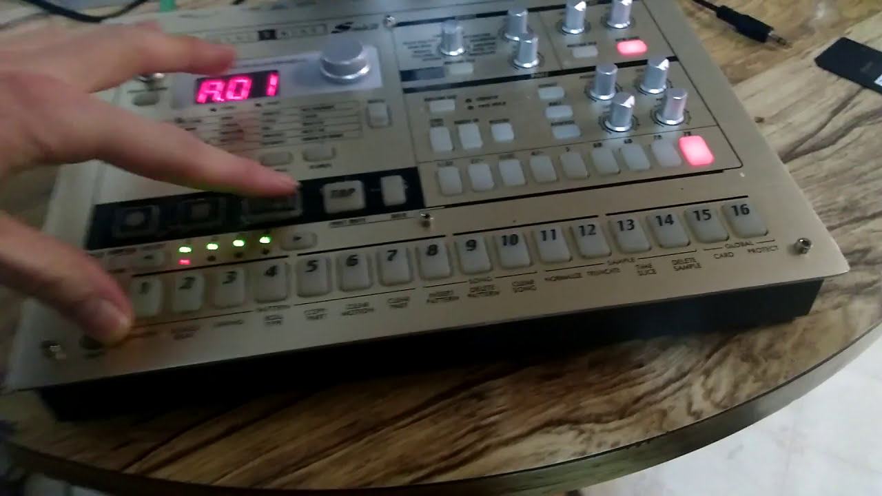 Korg Electribe es1 MKii sampler performance - YouTube