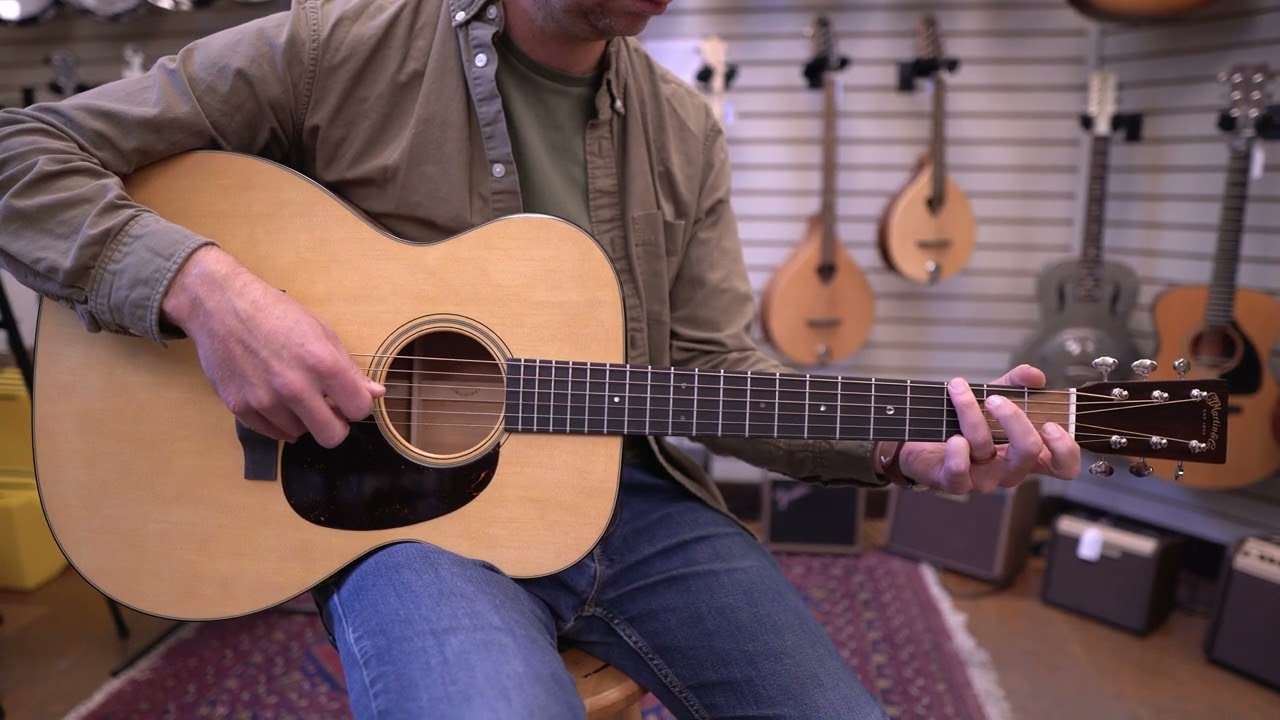 Martin 000-18 Standard Series Spruce/Mahogany Acoustic Guitar