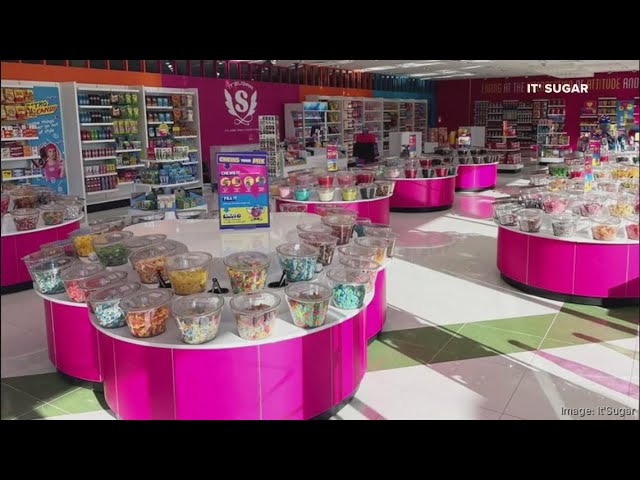 Candy store chain opens 1st St. Louis-area location - YouTube