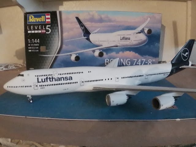 Revell 1/144 747-8 Lufthansa new livery assembly | Scale Model