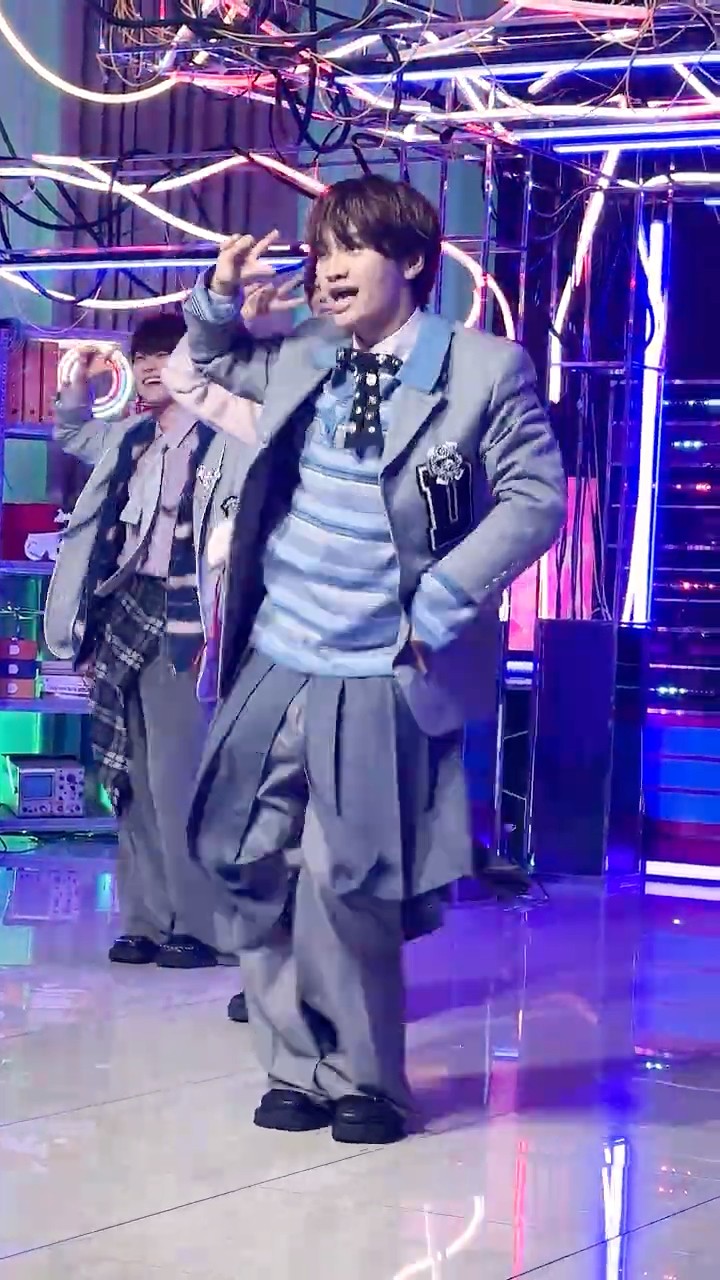 道枝駿佑 & #藤原丈一郎】💘 #NeverRomantic MV公開中🎮 #なにわ男子