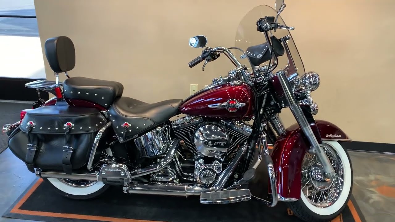 2017 Harley-Davidson Softail Heritage Classic in Mysterious Red
