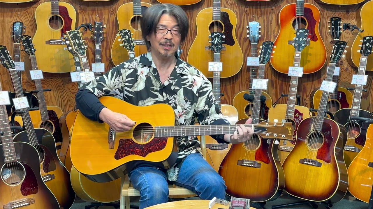 GIBSON J 50 DELUXE 1970s - YouTube