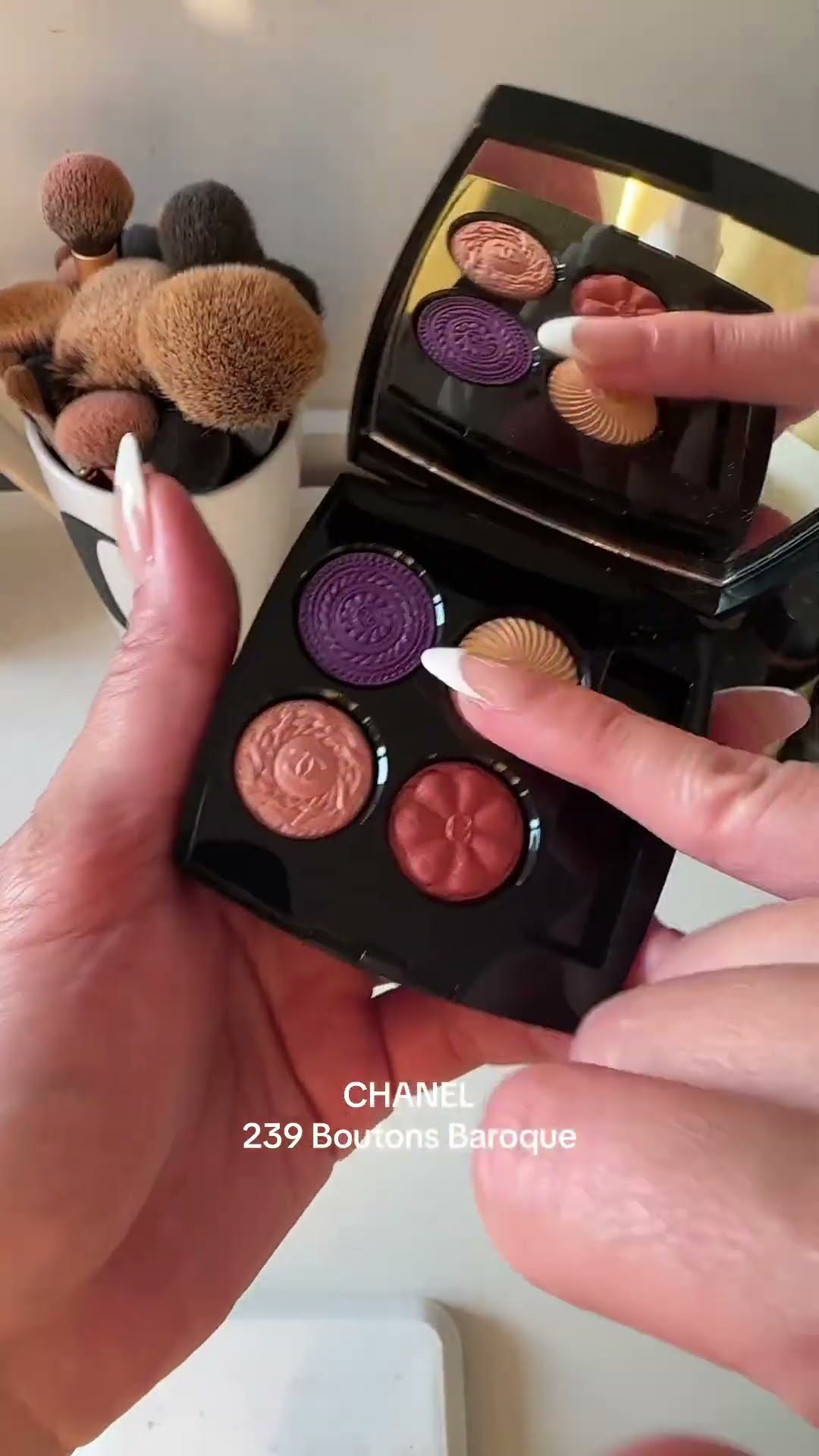 CHANEL 239 Boutons Baroque #chanelbeauyy - YouTube