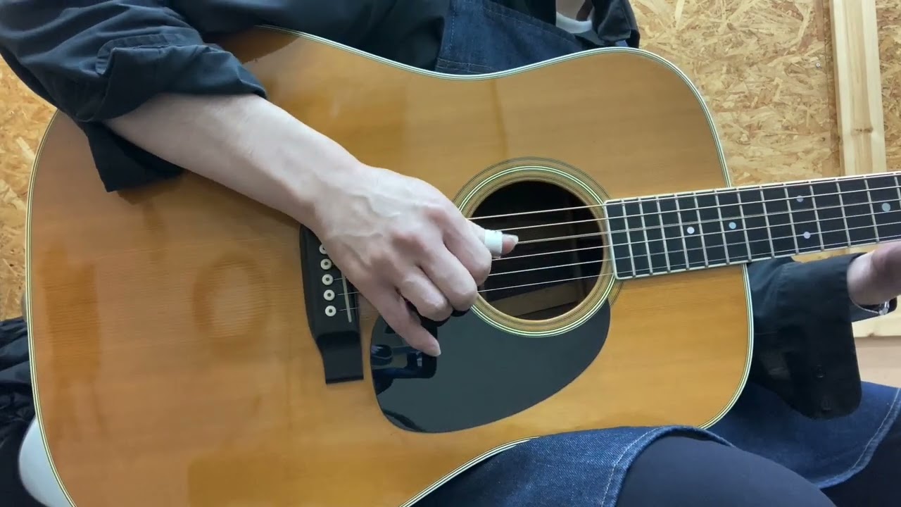 1977年製Martin D-35 - YouTube