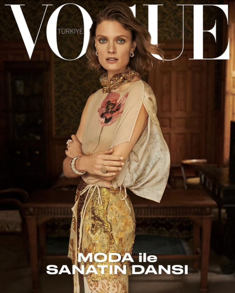 Vogue Turkey December 2023/January 2024 Cover (Vogue Turkey)